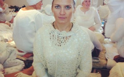 Dlaczego w kundalini jodze ubieramy się na biało i nosimy turbany